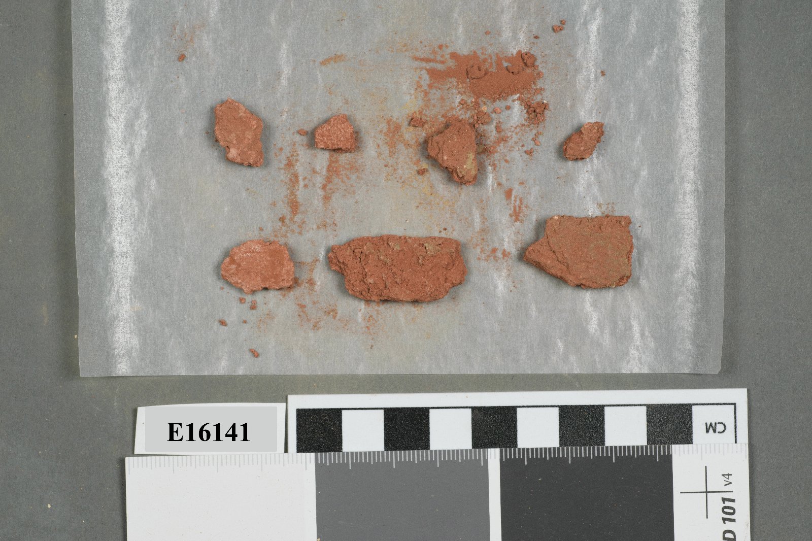 607823