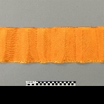 607880