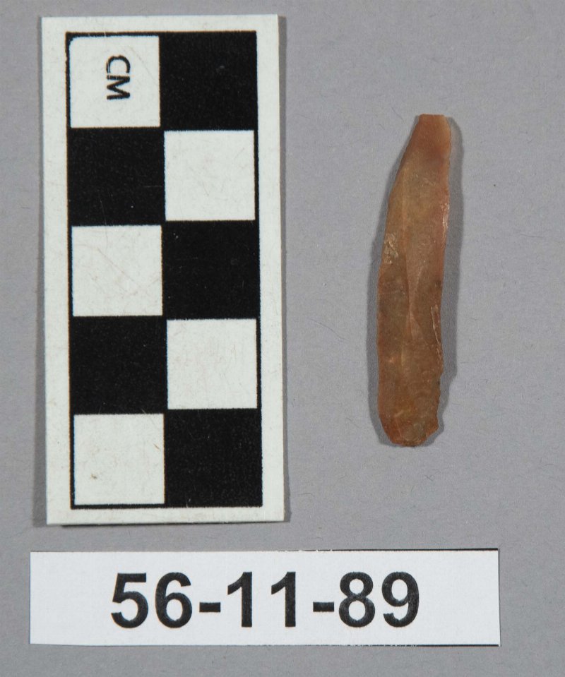 608437