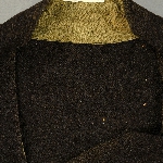 608525