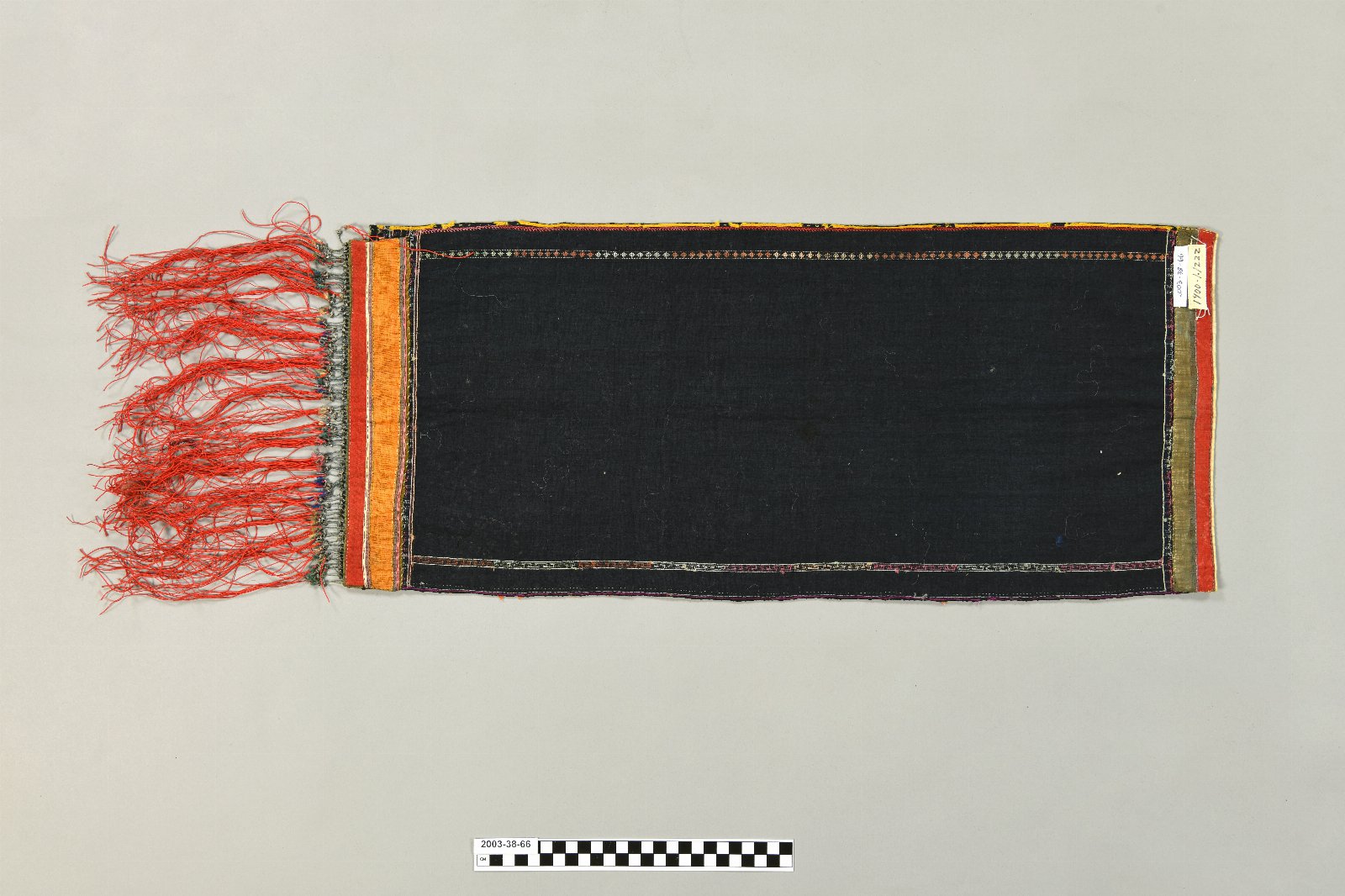 608703