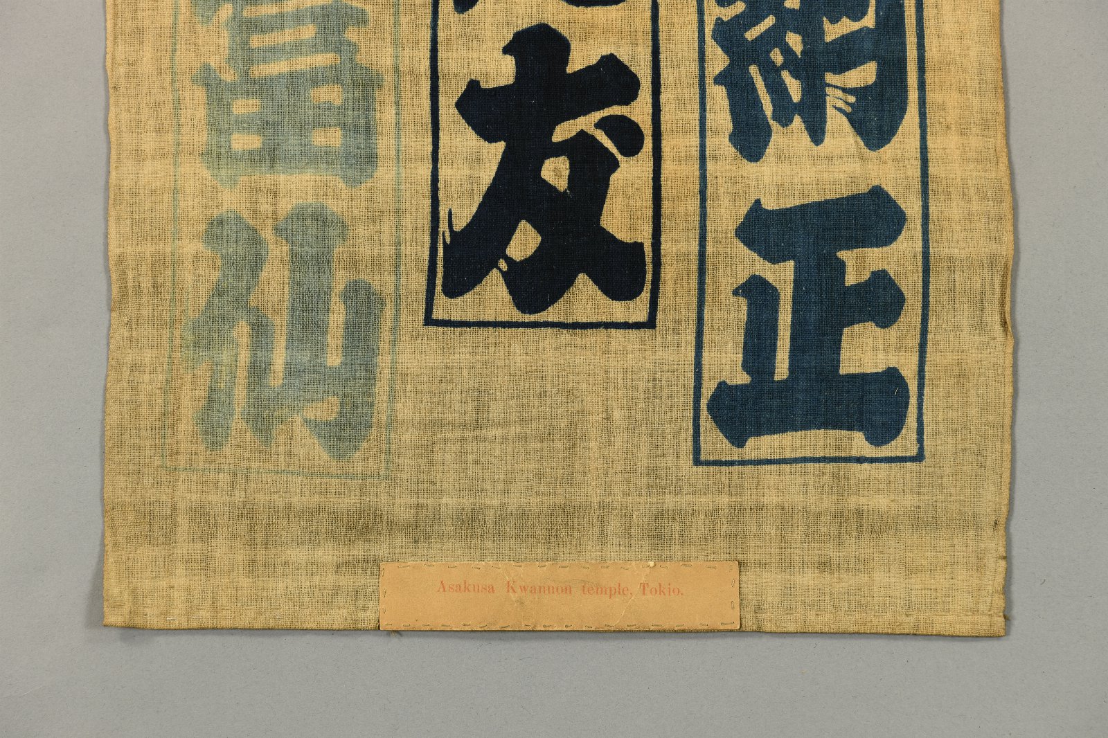 611921