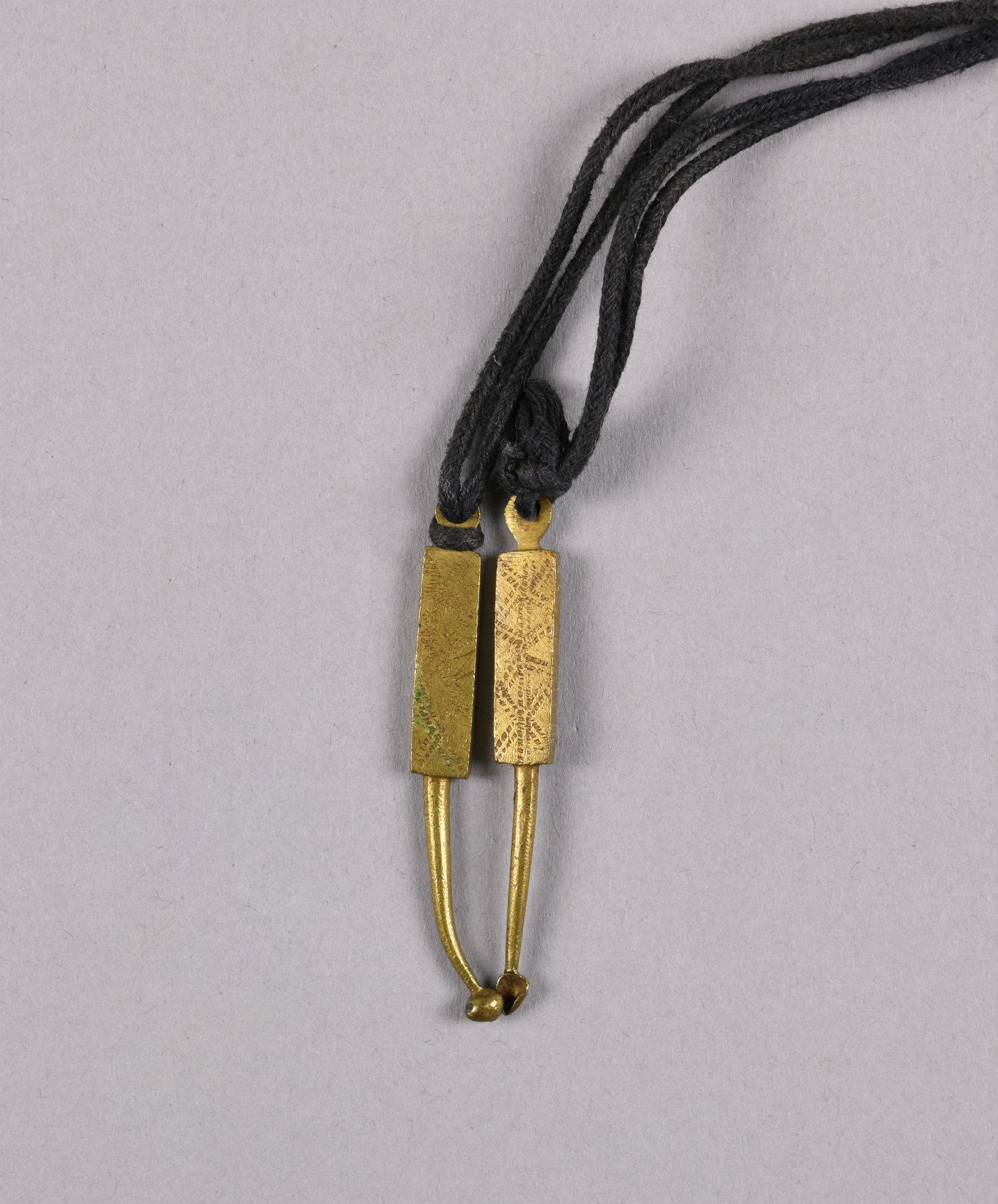 616927