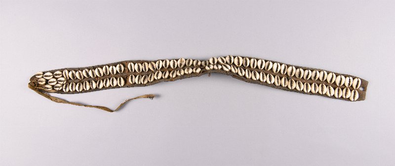 617379