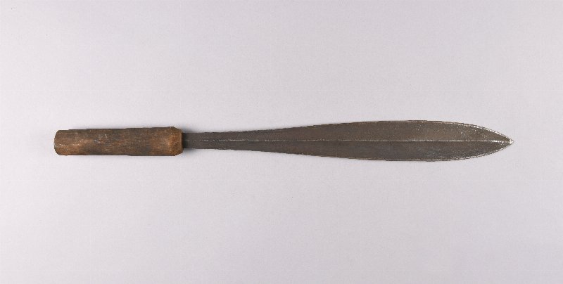 617804