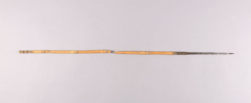 621011