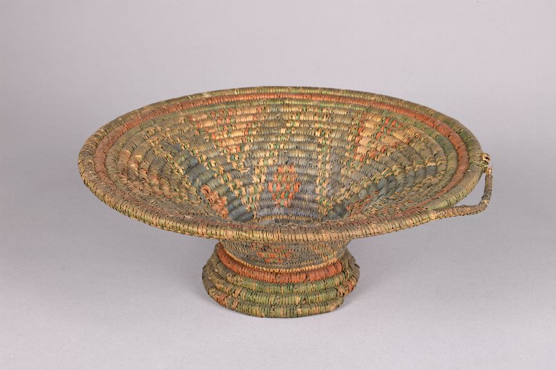 621963