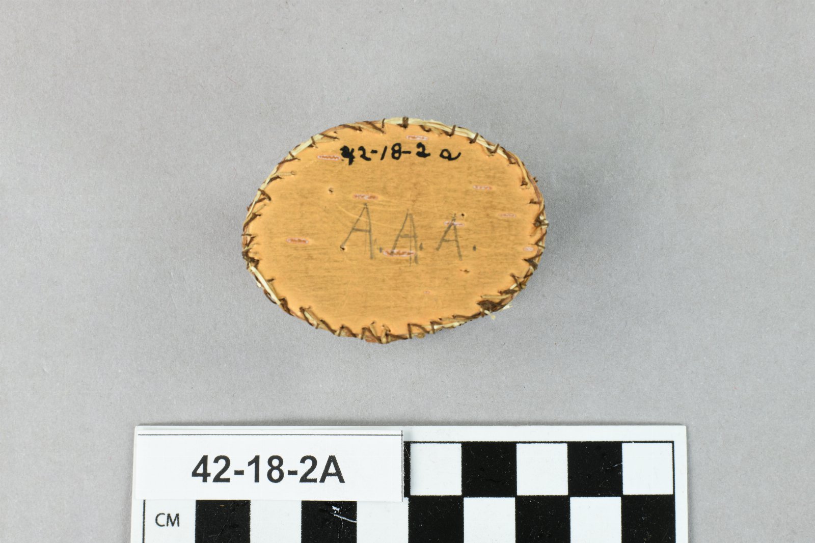 633643