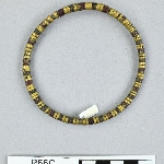 636400