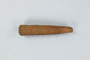 P437