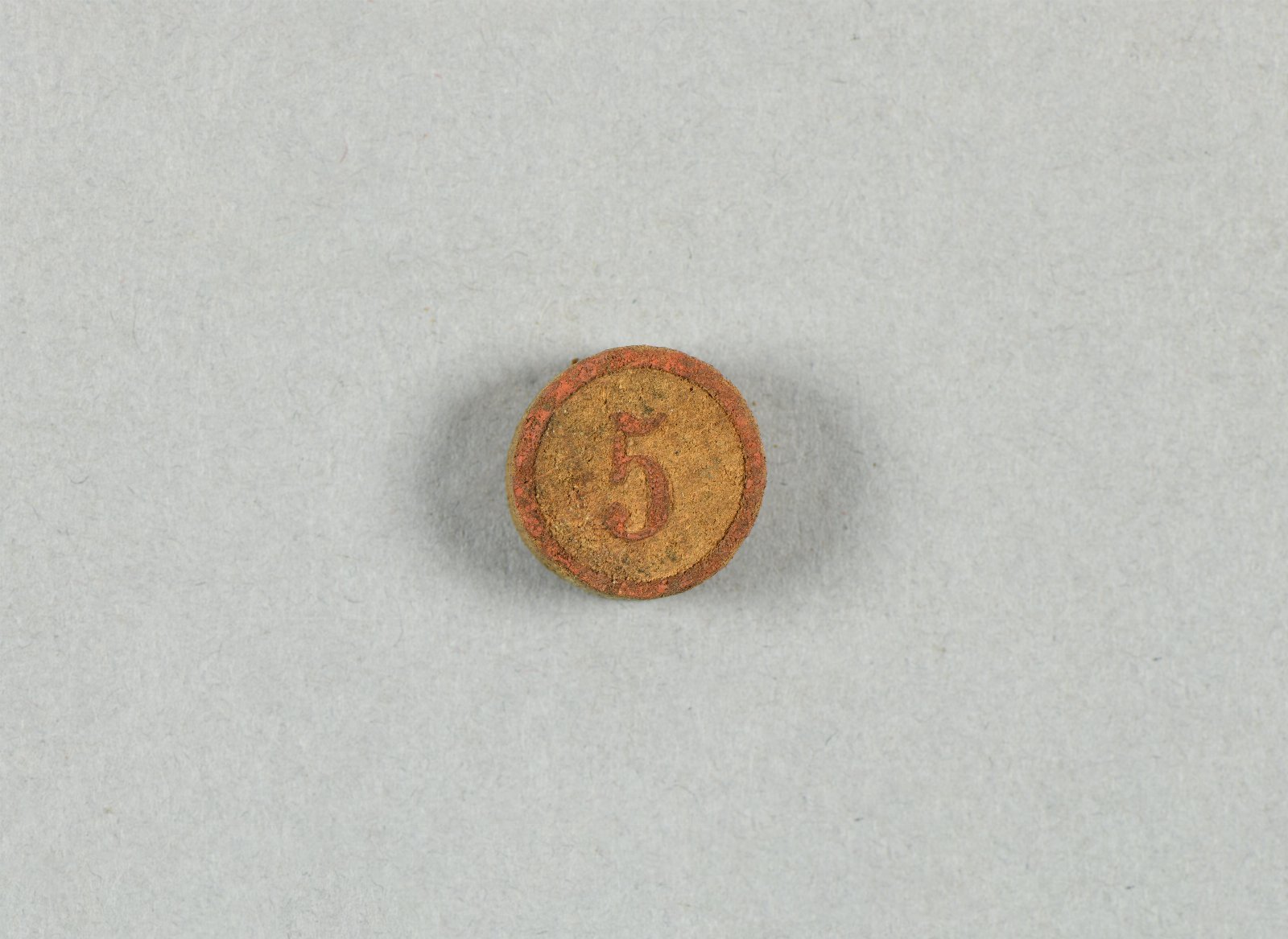 643559