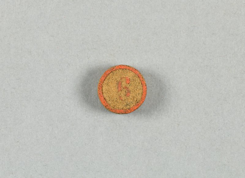 643560