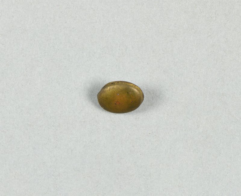 643563
