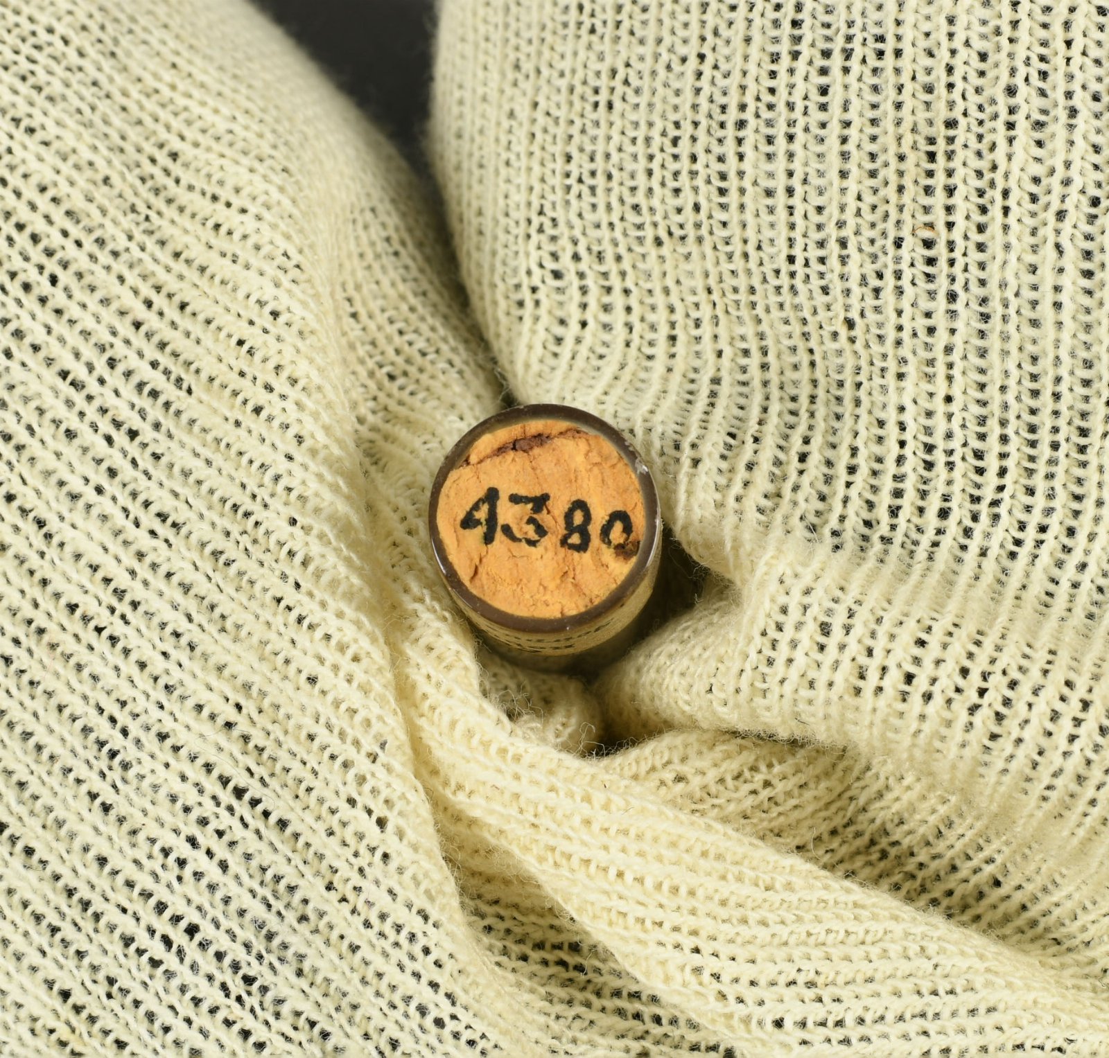 643811
