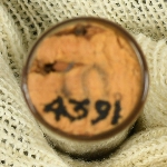 643832
