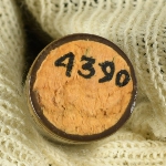 643833