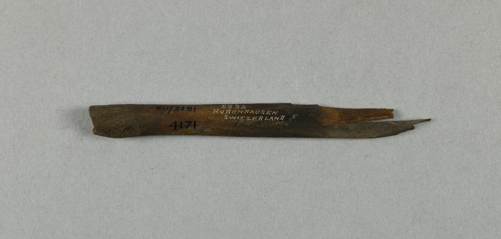 643868