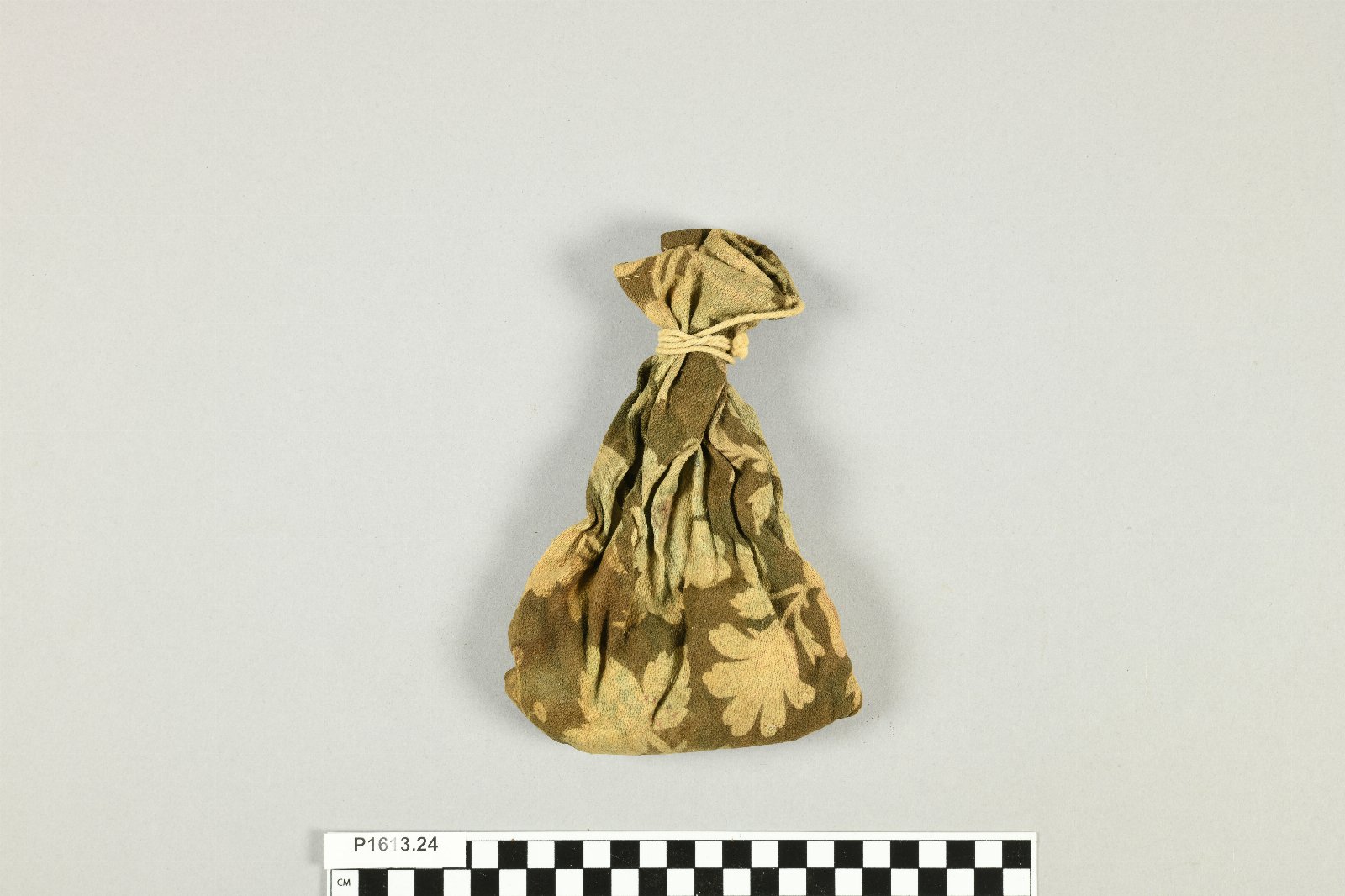 646890