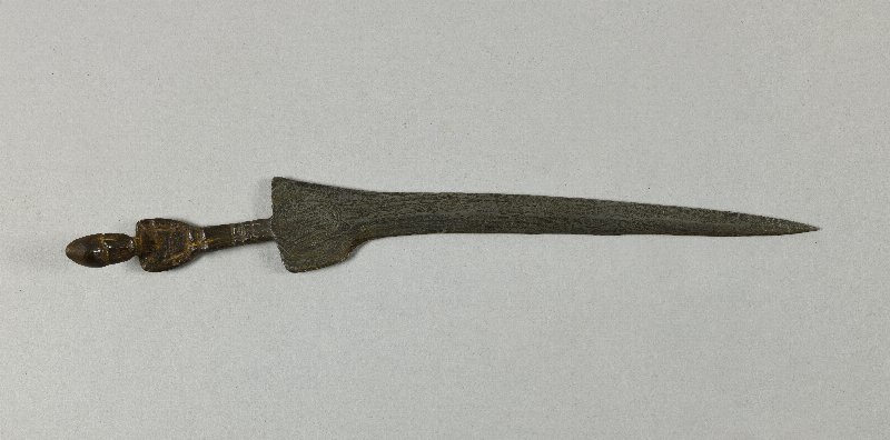 647041
