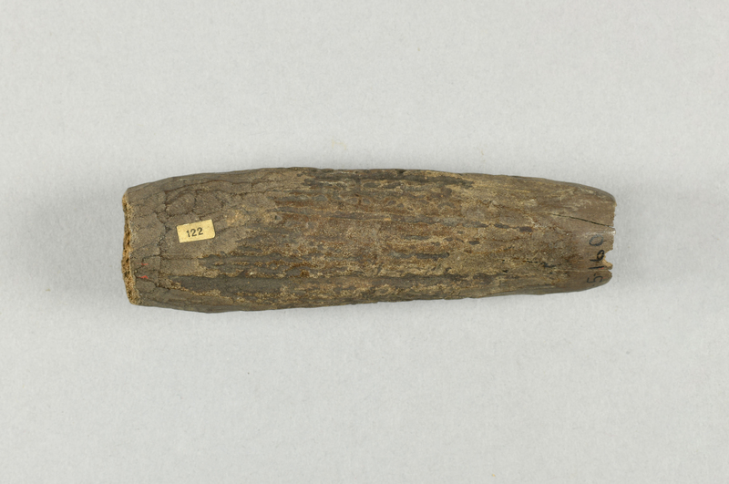 648393