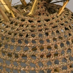 653957