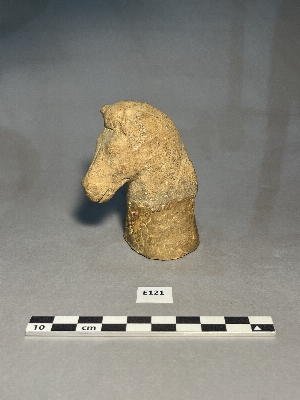 E121