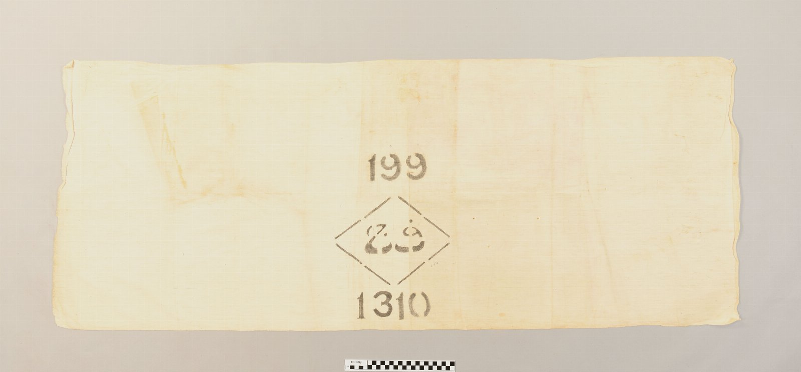 657592