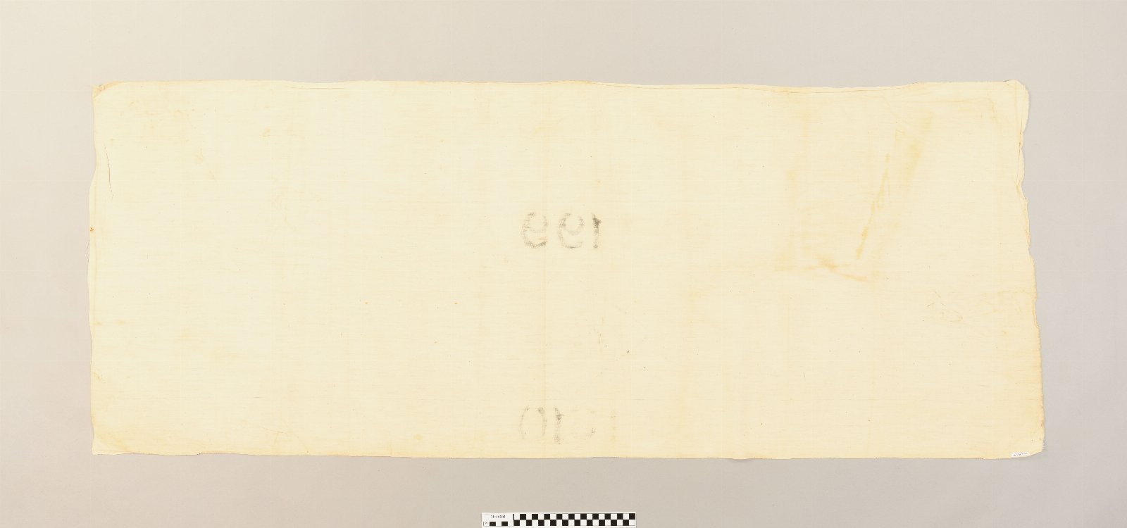 657593