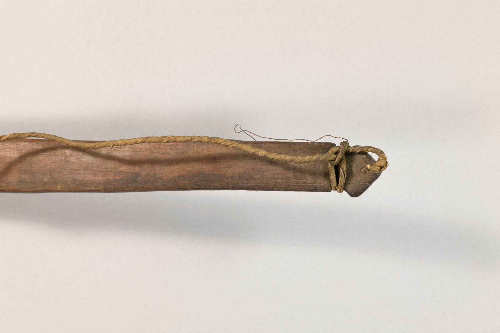 657954