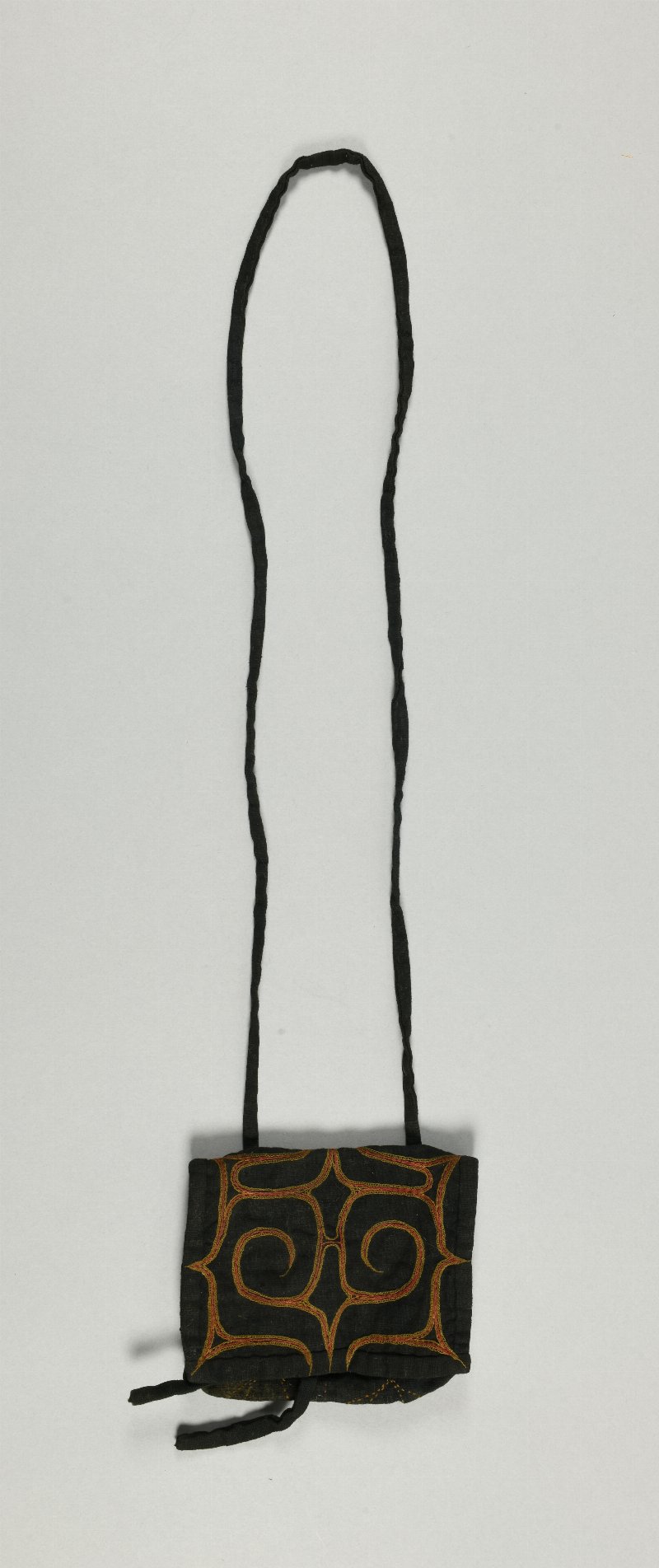 661886