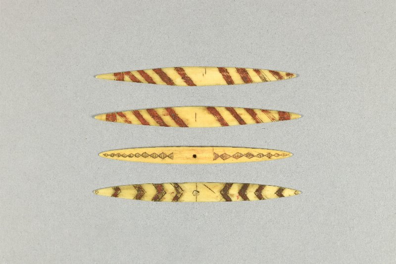 663961