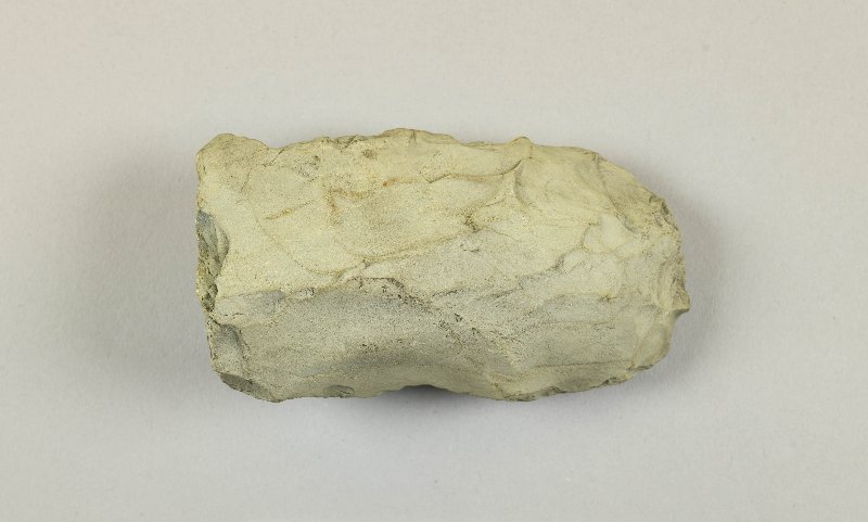 686903