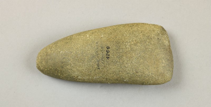 687745