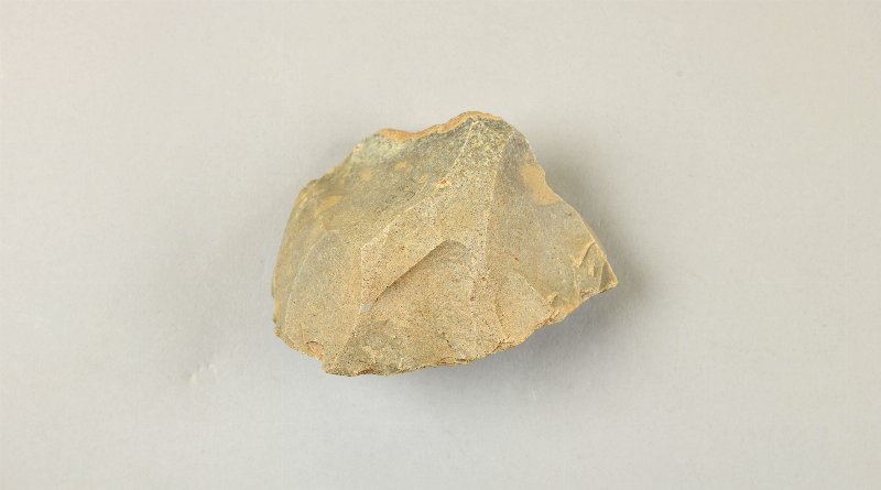 689176