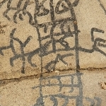 698826