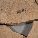 698910