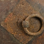 703943