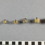 704400