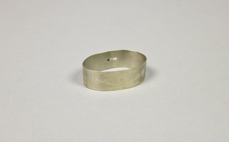 725004