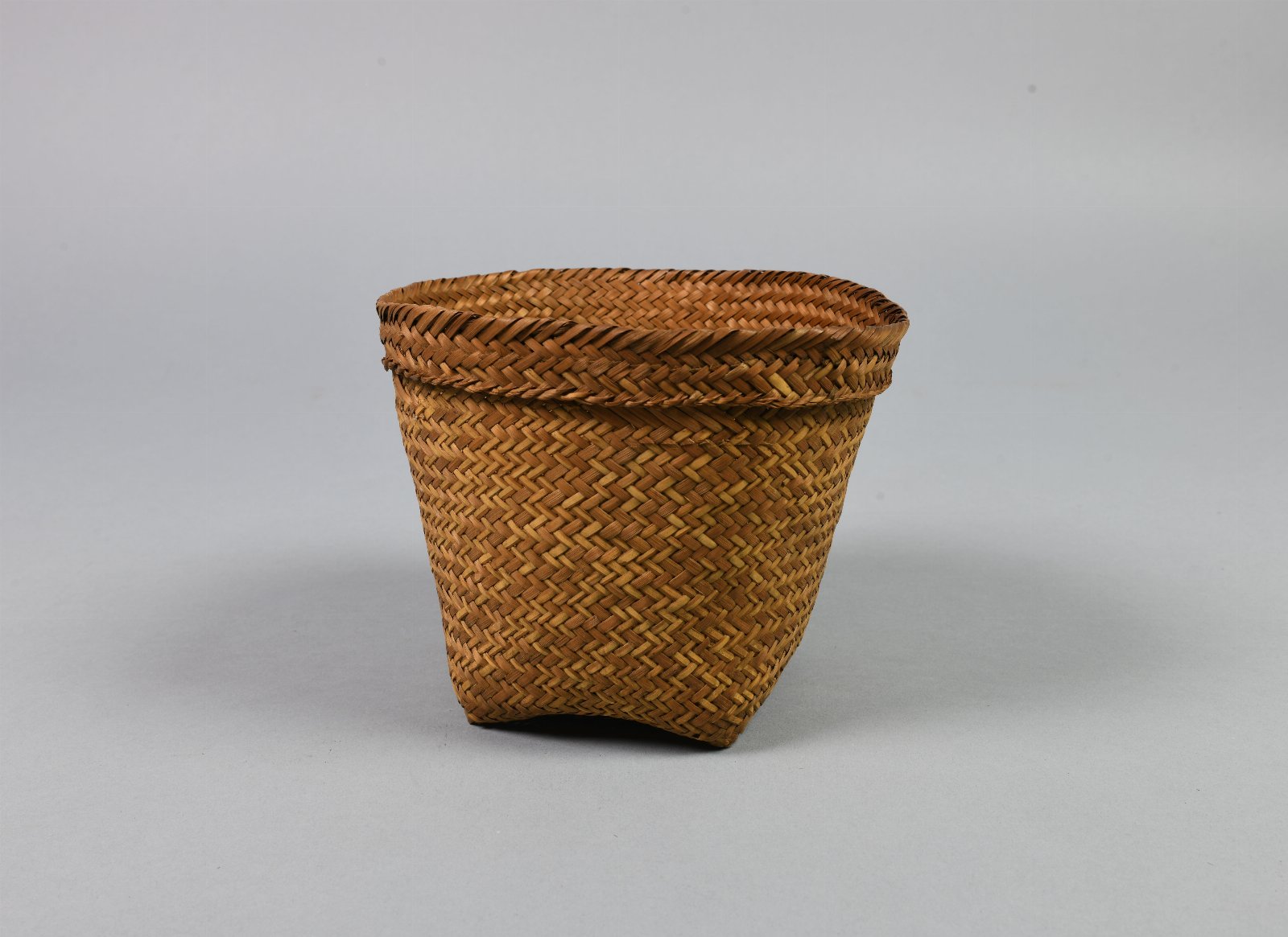 748490