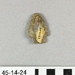 808643