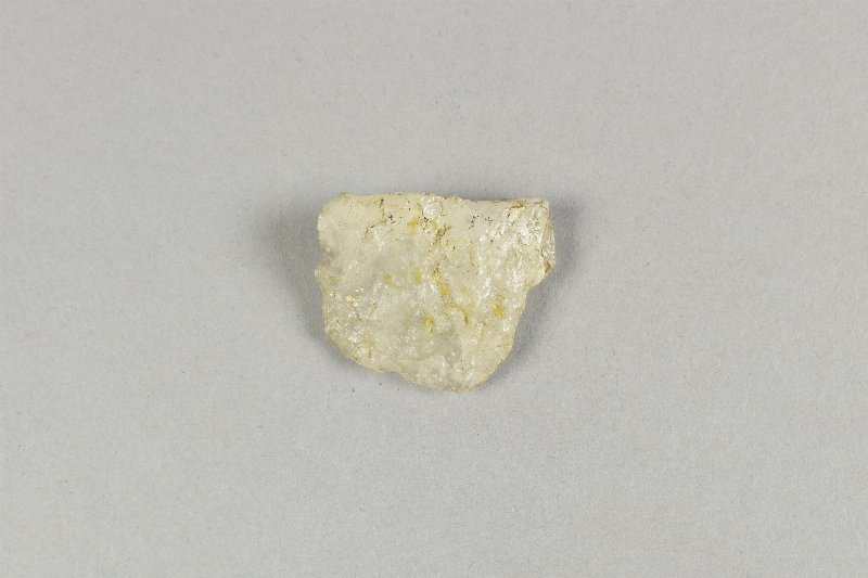 810225