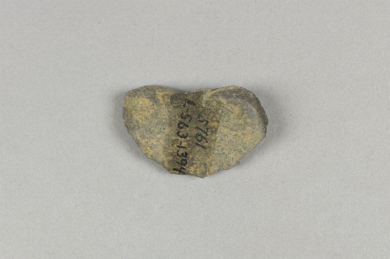 810256