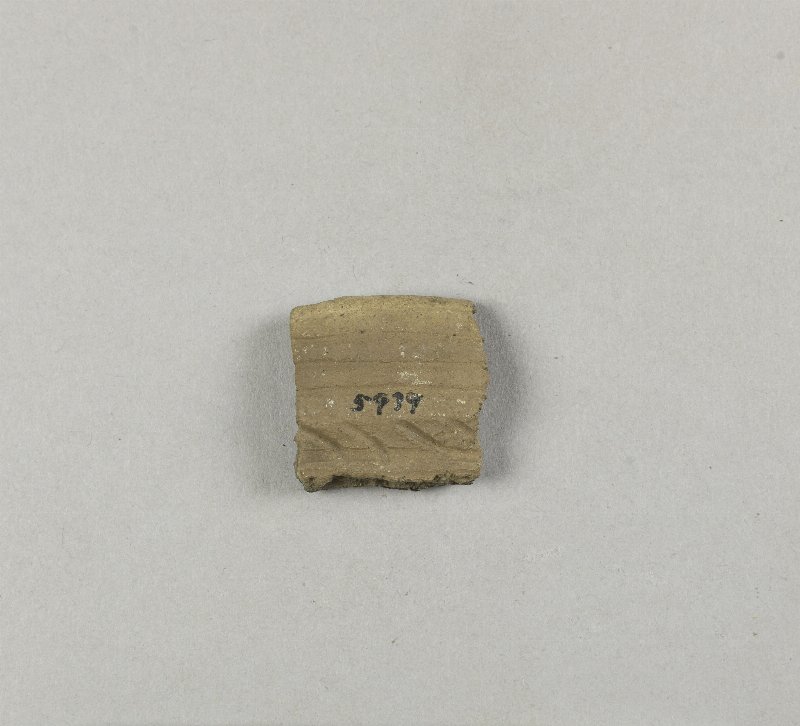 811132