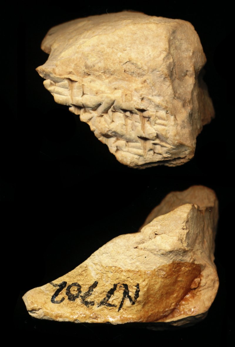 812563