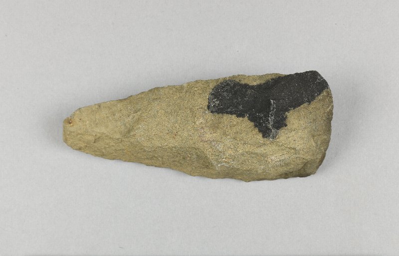 819835
