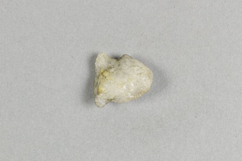 821618