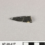 823595