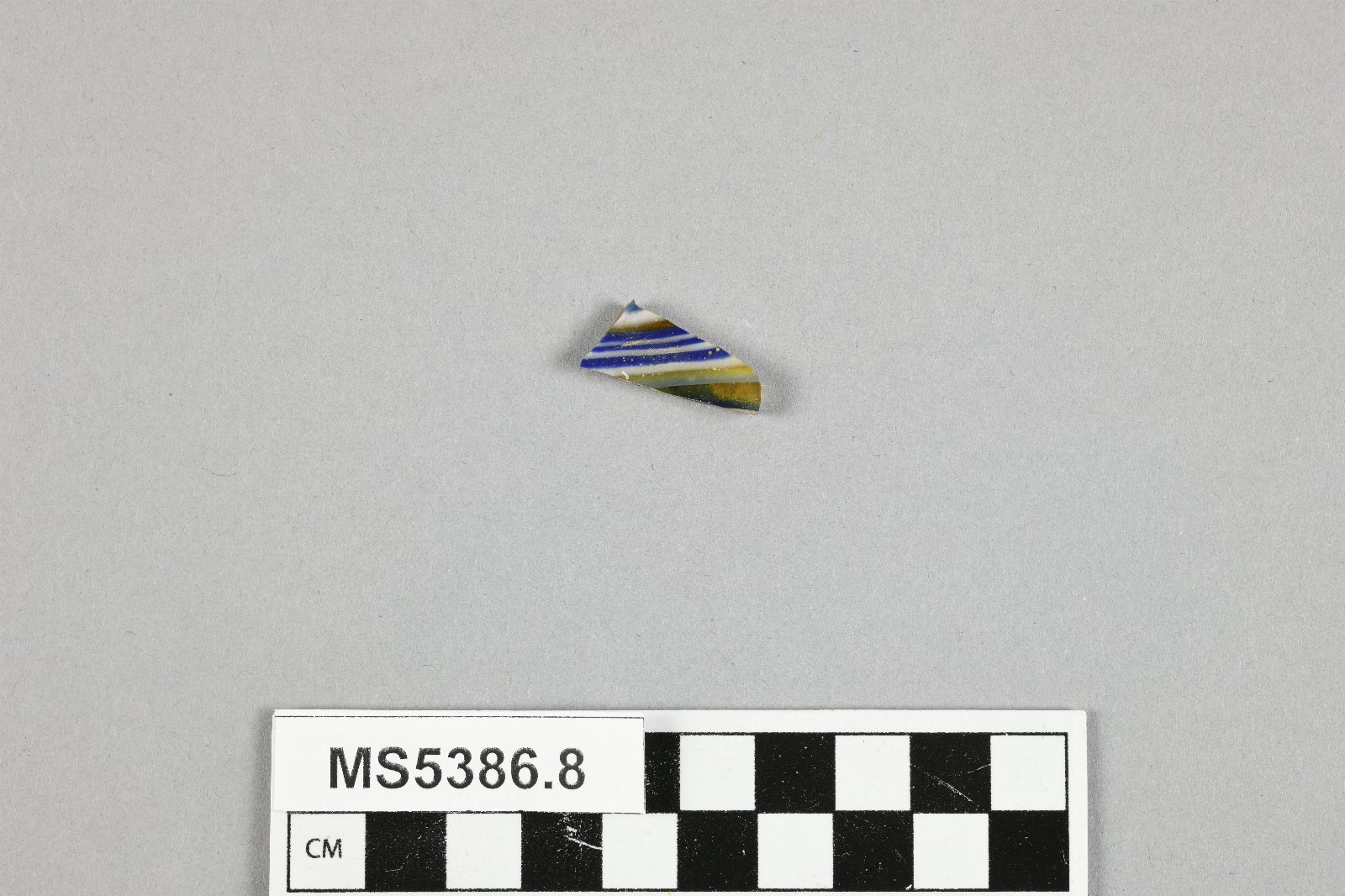 826310