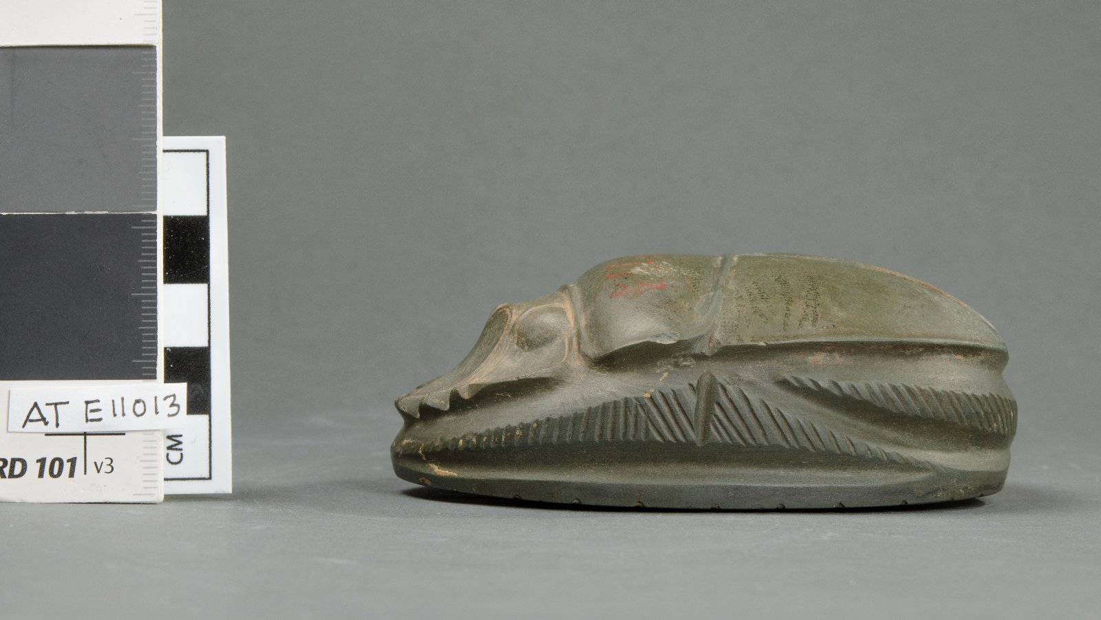 828657